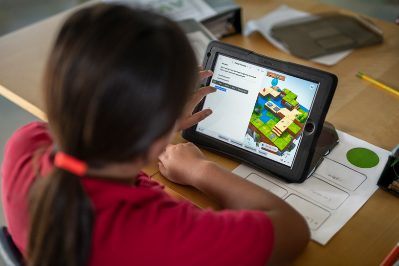 Apple_Everyone-Can-Code_Updated-Curriculum_112019_big.jpg.large